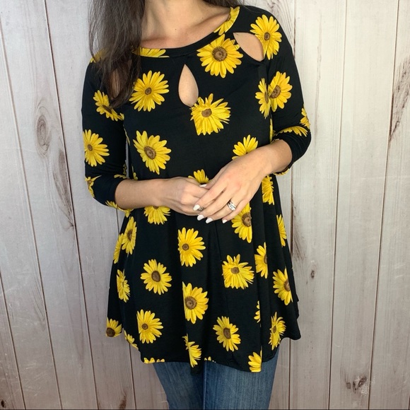✨LAST ONE!✨Sunflower top - Picture 4 of 8